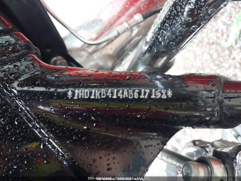 2010 HARLEY-DAVIDSON FLHX - 1HD1KB414AB617158