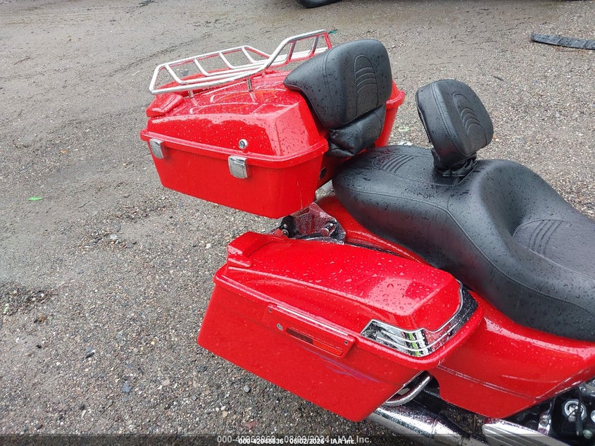 2010 HARLEY-DAVIDSON FLHX - 1HD1KB414AB617158