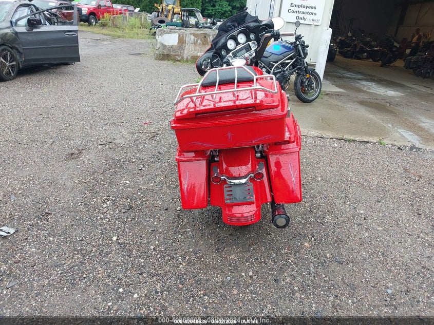 2010 HARLEY-DAVIDSON FLHX - 1HD1KB414AB617158