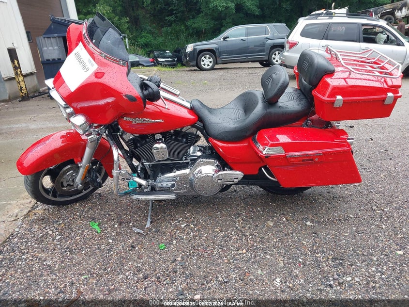 2010 HARLEY-DAVIDSON FLHX - 1HD1KB414AB617158