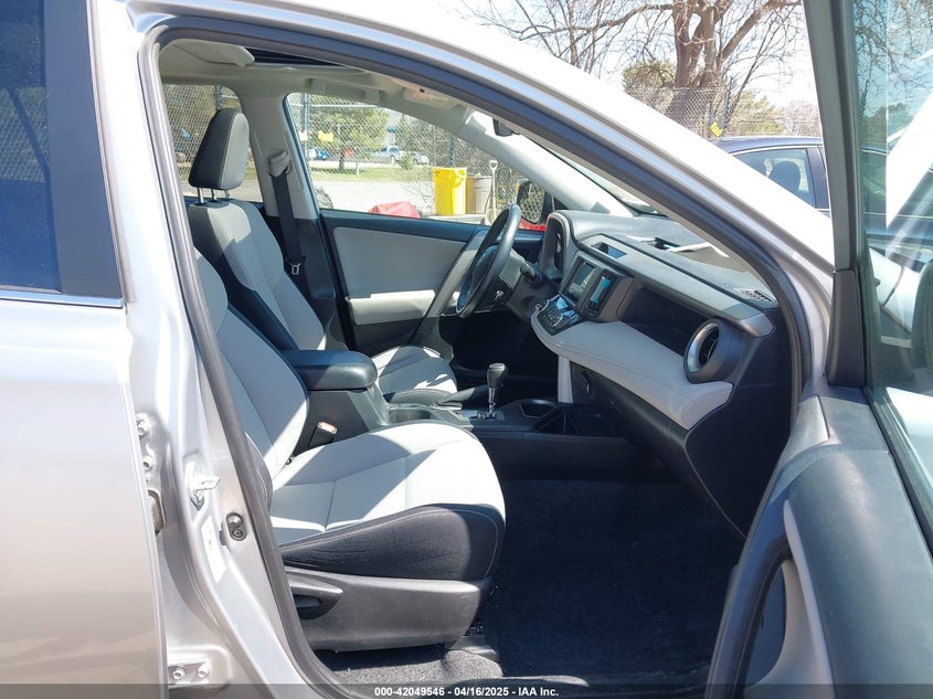 VIN 2T3RFREV1HW561295 2017 TOYOTA RAV4 XLE
