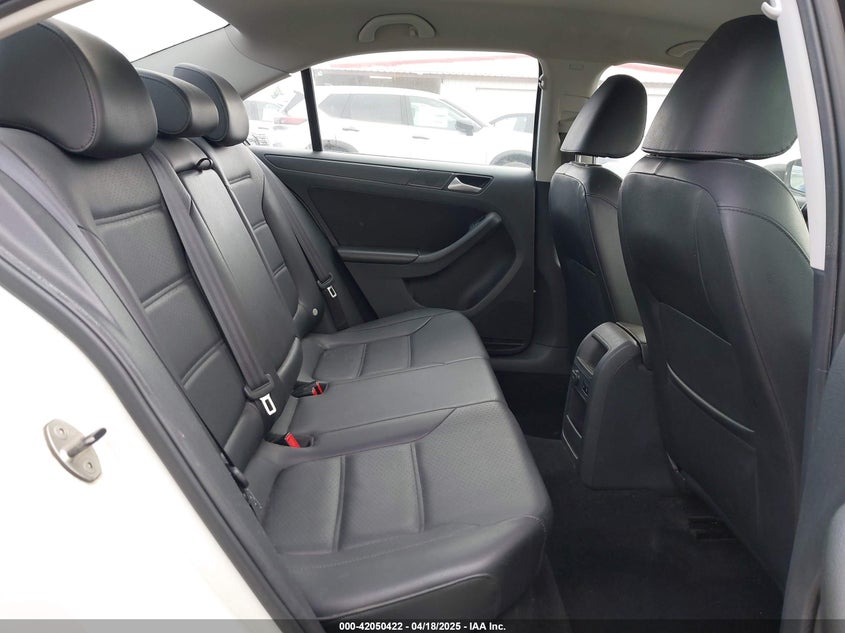 2014 VOLKSWAGEN JETTA VIN: 3VWD17AJ3EM238330