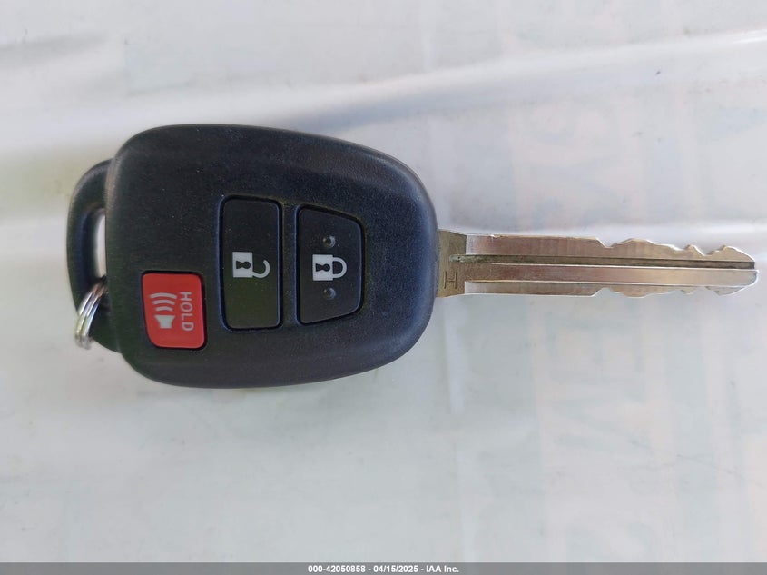 2015 TOYOTA RAV4 LE - JTMBFREV7FJ034732