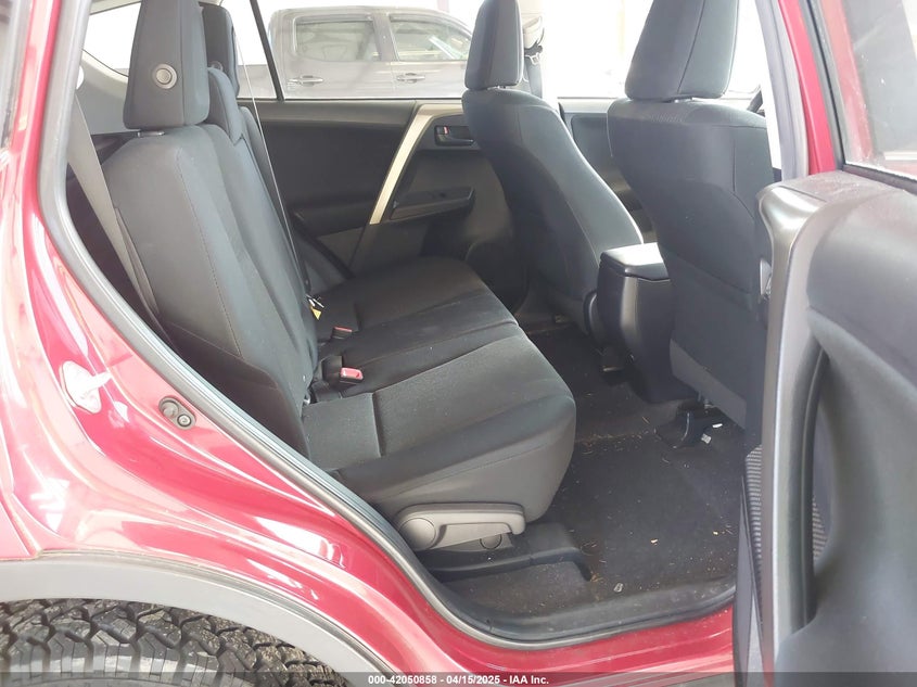 2015 TOYOTA RAV4 LE - JTMBFREV7FJ034732