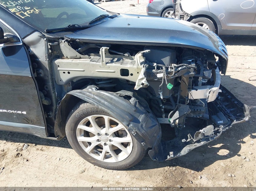 VIN 1C4PJLCS3HW669639 2017 JEEP CHEROKEE LATITUDE FWD
