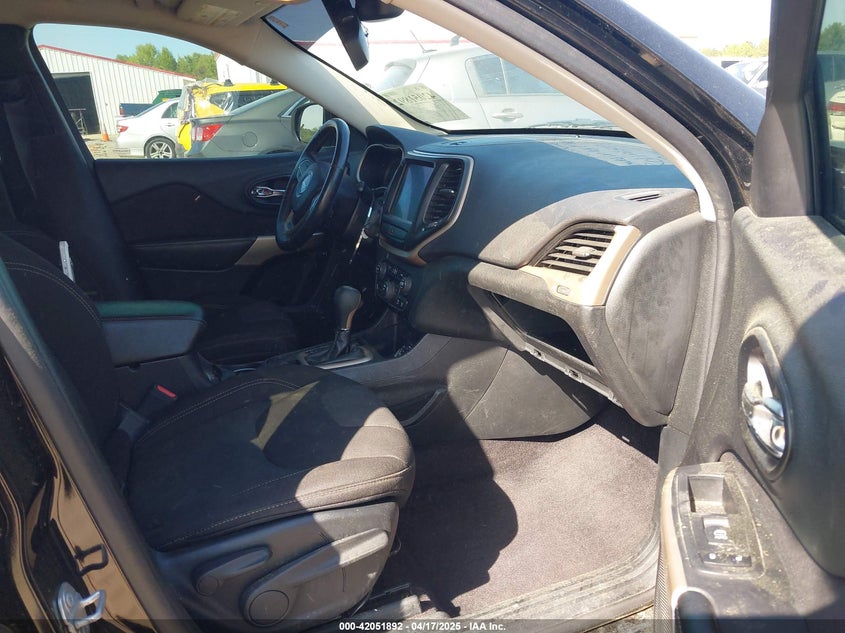 VIN 1C4PJLCS3HW669639 2017 JEEP CHEROKEE LATITUDE FWD