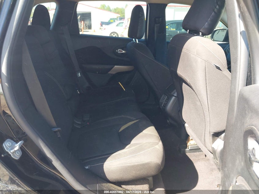 VIN 1C4PJLCS3HW669639 2017 JEEP CHEROKEE LATITUDE FWD
