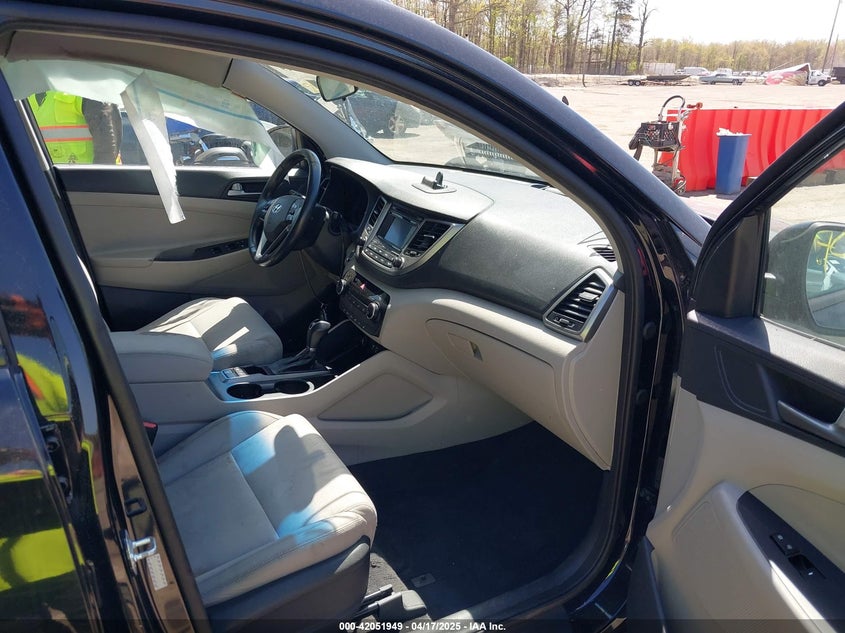 2017 HYUNDAI TUCSON SPORT - KM8J3CA29HU400376