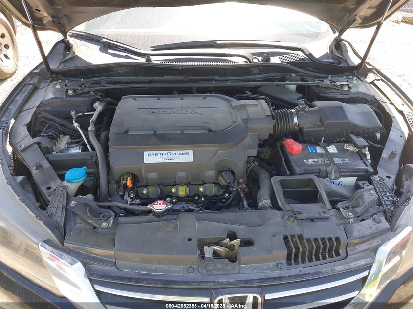 2015 HONDA ACCORD VIN: 1HGCR3F83FA003190