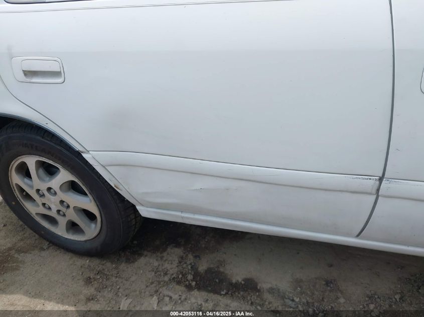 2000 Toyota Camry Le VIN: JT2BG22K3Y0406082 Lot: 42053116