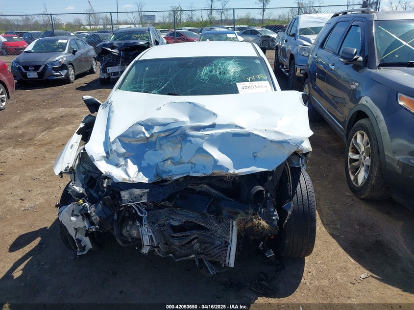 2017 HYUNDAI ELANTRA LIMITED - 5NPD84LF3HH034630