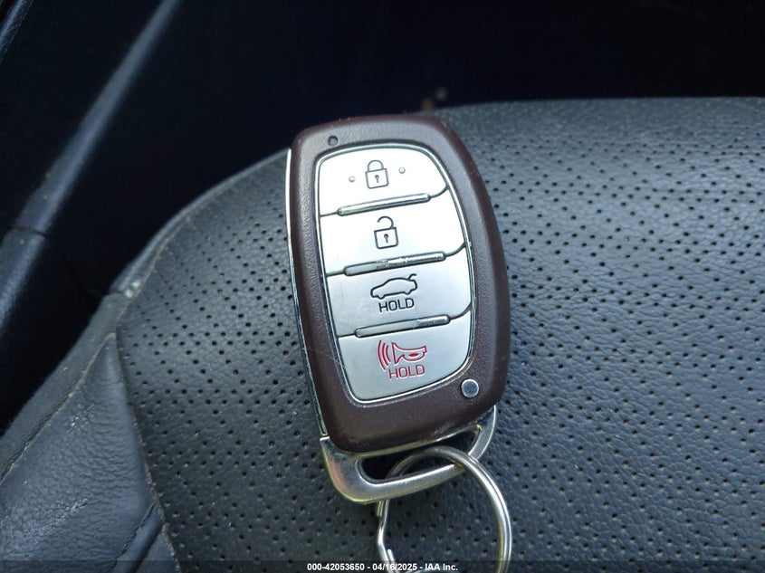 2017 HYUNDAI ELANTRA LIMITED - 5NPD84LF3HH034630