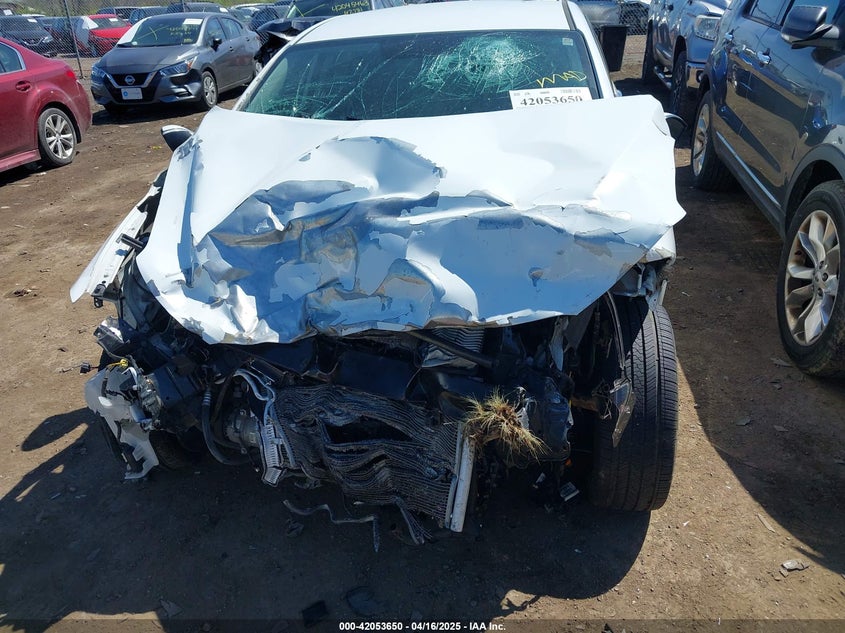 2017 HYUNDAI ELANTRA LIMITED - 5NPD84LF3HH034630