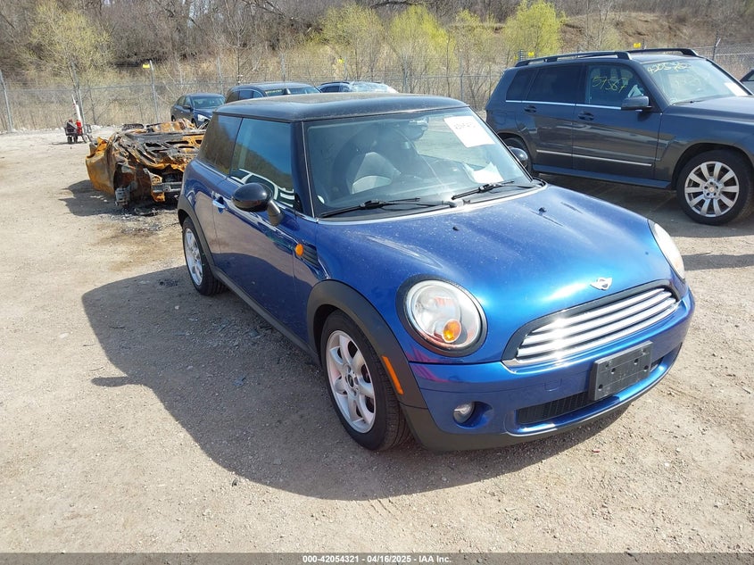 2008 MINI COOPER VIN: WMWMF33528TT61214