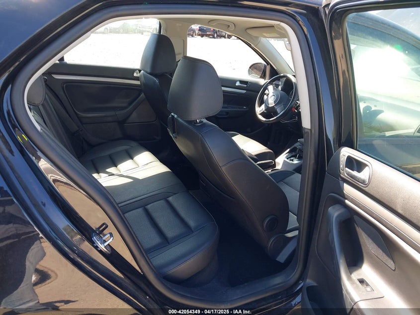 2010 VOLKSWAGEN JETTA VIN: 3VWRZ7AJ5AM158388