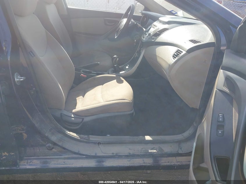 2014 HYUNDAI ELANTRA VIN: 5NPDH4AE2EH514146