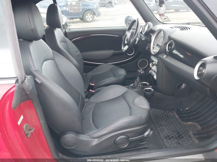 2010 MINI COOPER S VIN: WMWMS3C58ATY09229