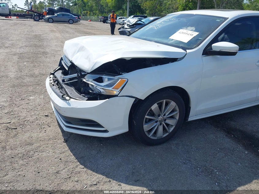 2015 VOLKSWAGEN JETTA 1.8T SE - 3VWD17AJXFM327152