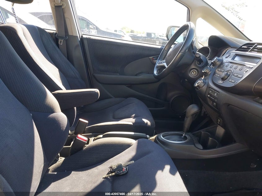 2013 HONDA FIT VIN: JHMGE8H58DC045219