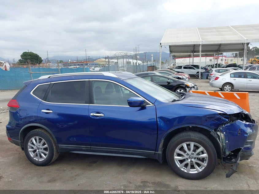 2017 NISSAN ROGUE VIN: KNMAT2MTXHP592117