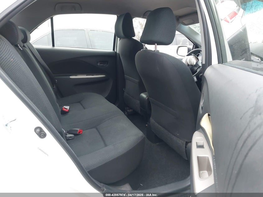 2010 TOYOTA YARIS VIN: JTDBT4K32A1385653