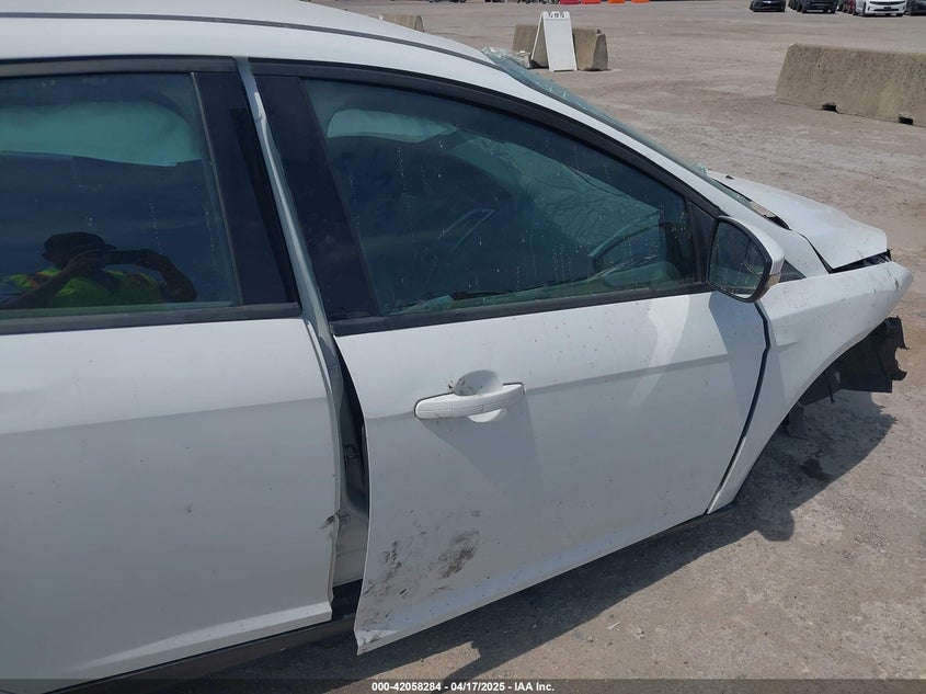 2013 FORD FOCUS VIN: 1FADP3F27DL343311