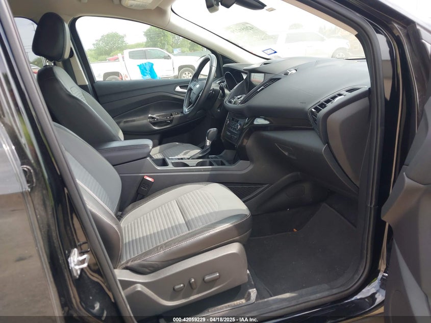 2017 FORD ESCAPE VIN: 1FMCU0J91HUC13795