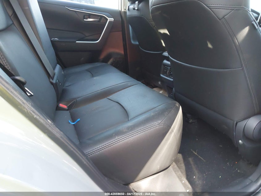 VIN 2T3P1RFV8PW402471 2023 TOYOTA RAV4 XLE