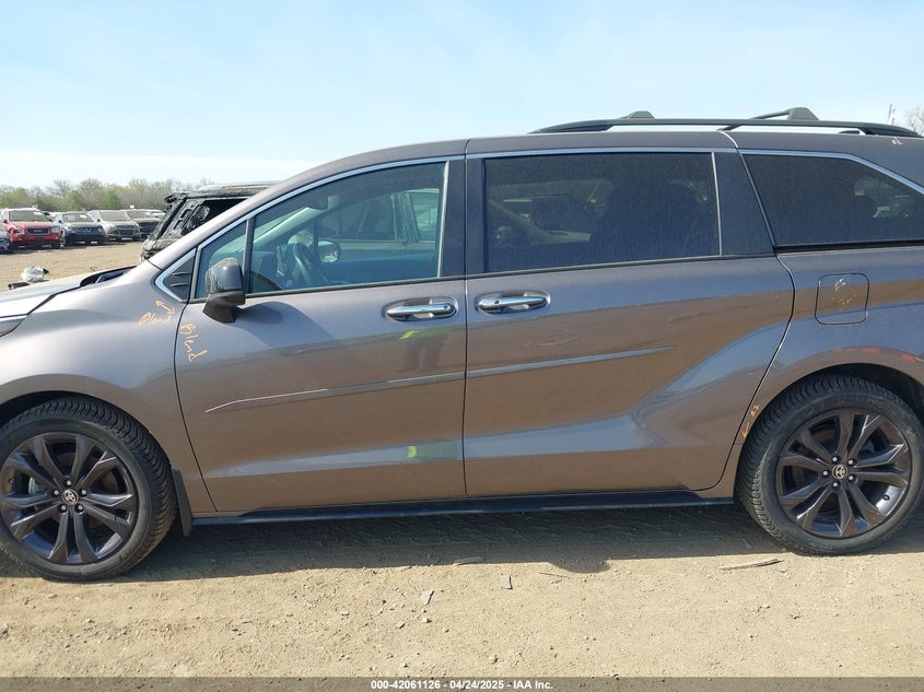 VIN 5TDXRKEC2NS108482 2022 TOYOTA SIENNA XSE