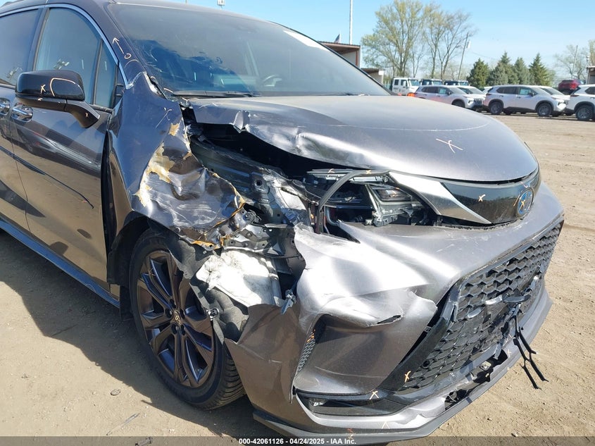 VIN 5TDXRKEC2NS108482 2022 TOYOTA SIENNA XSE