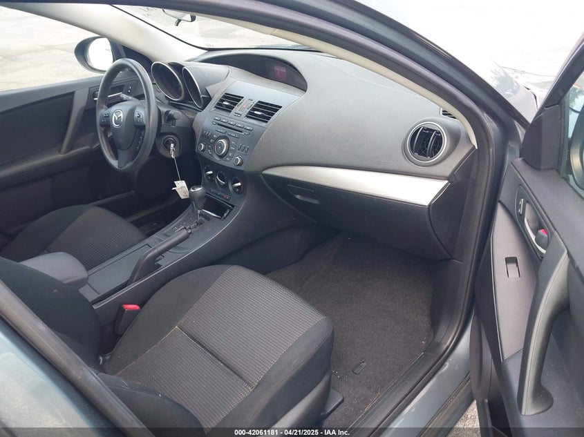2013 MAZDA MAZDA3 VIN: JM1BL1U74D1815282