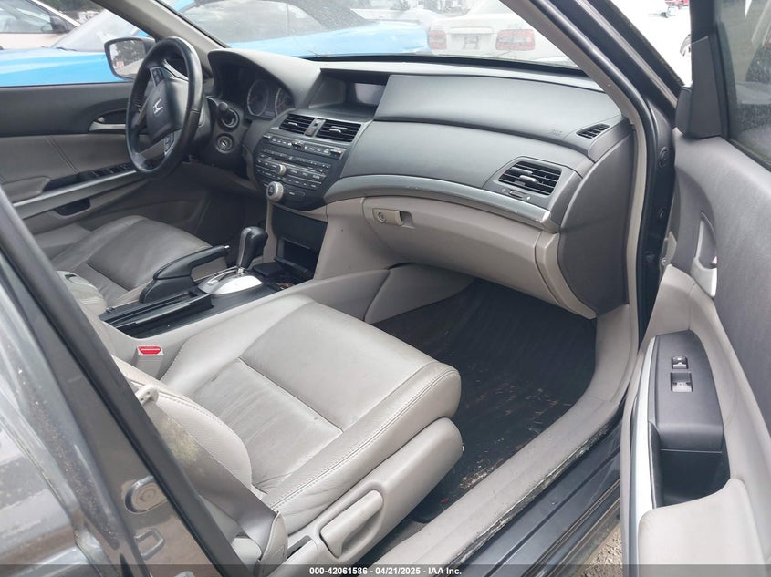2009 HONDA ACCORD VIN: 1HGCP26829A025153