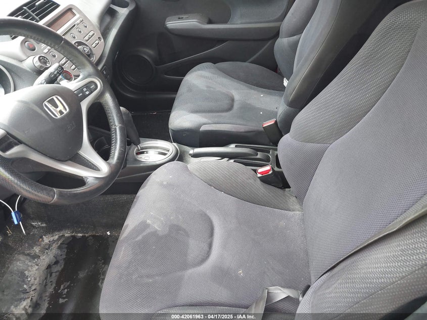 2010 HONDA FIT VIN: JHMGE8H42AC029147