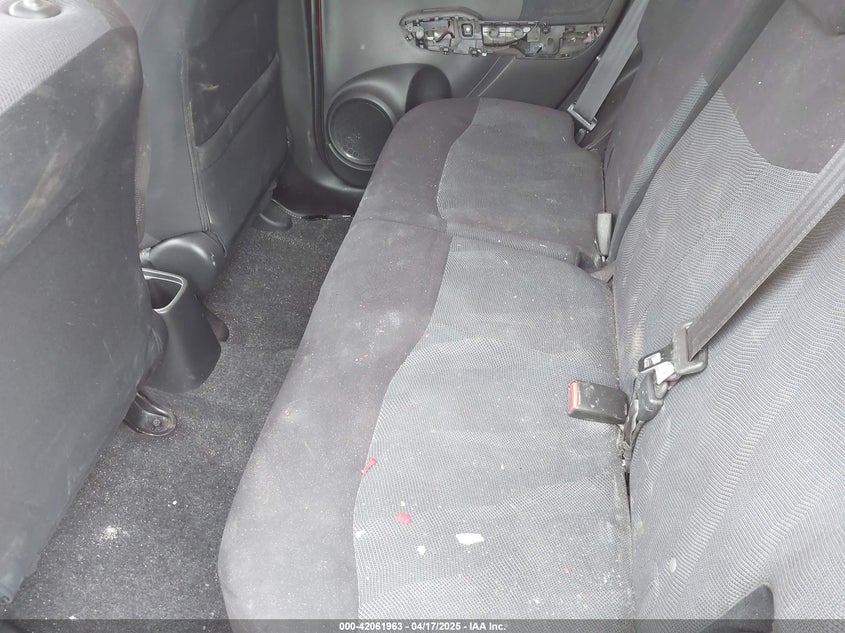 2010 HONDA FIT VIN: JHMGE8H42AC029147