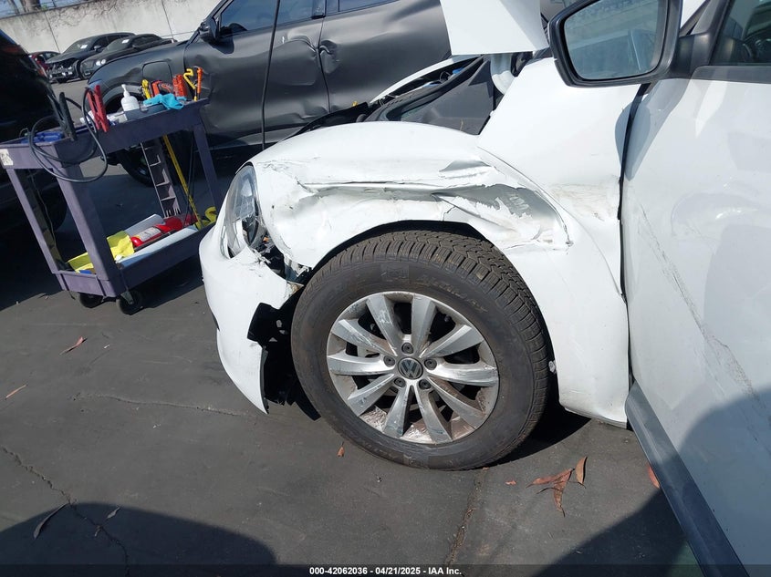 2016 VOLKSWAGEN BEETLE VIN: 3VWF17AT5GM616743