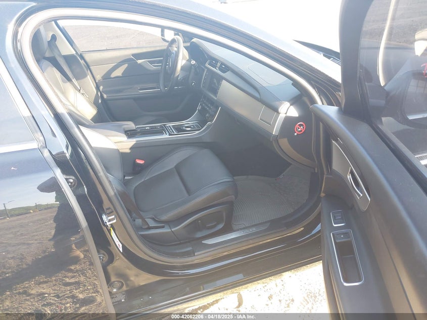 2016 JAGUAR XF 35T PREMIUM - SAJBD4BV8GCY05879