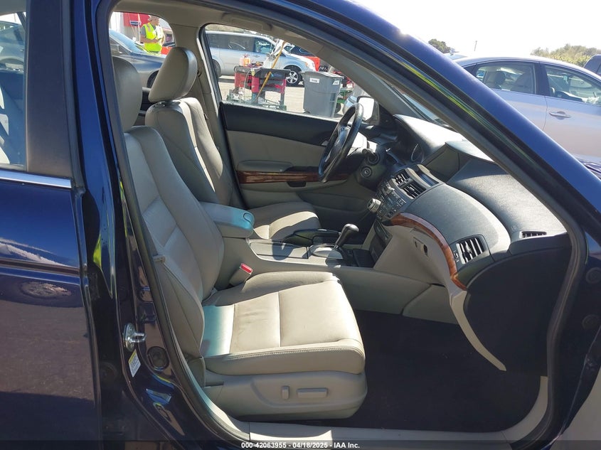 2011 HONDA ACCORD VIN: 1HGCP2F8XBA145790