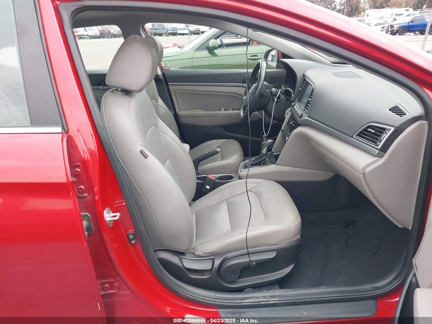 2017 HYUNDAI ELANTRA VIN: KMHD84LF7HU116068