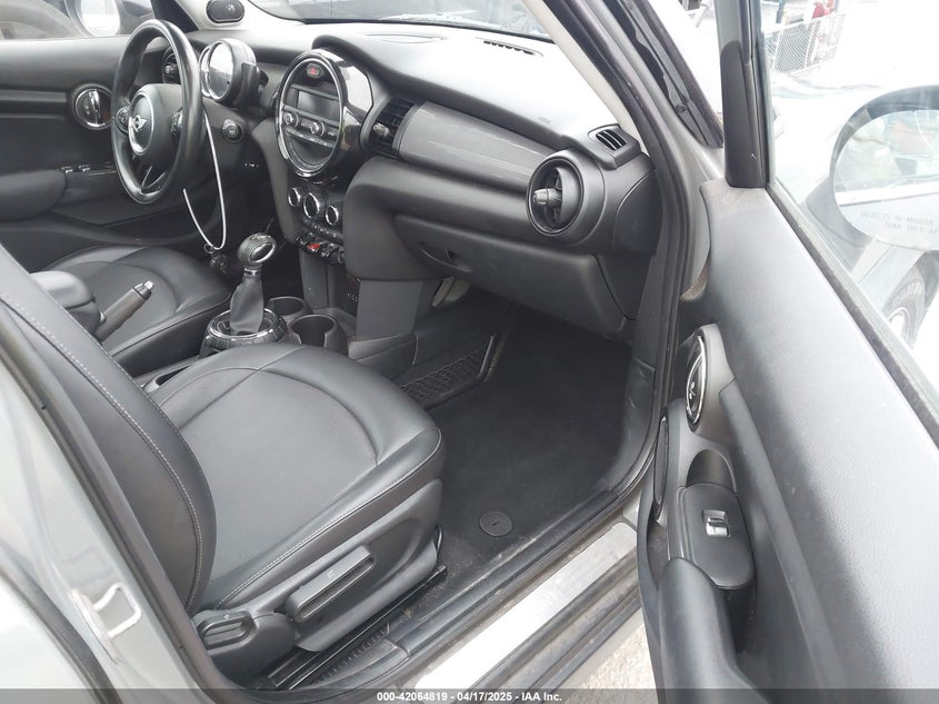 2015 MINI HARDTOP VIN: WMWXS5C56FT830080