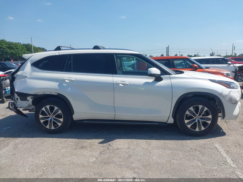 2021 TOYOTA HIGHLANDER XLE - 5TDHZRAH7MS039396