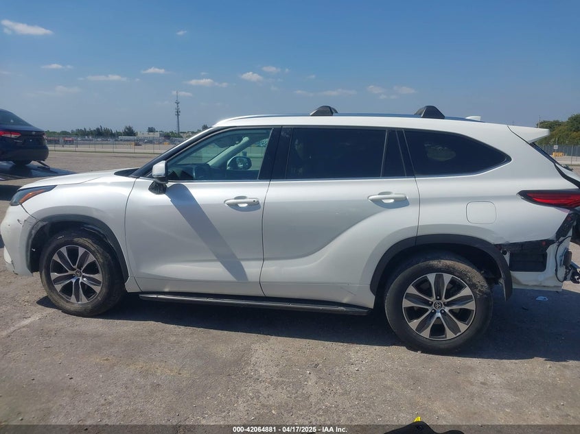 2021 TOYOTA HIGHLANDER XLE - 5TDHZRAH7MS039396