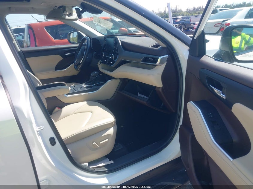 2021 TOYOTA HIGHLANDER XLE - 5TDHZRAH7MS039396