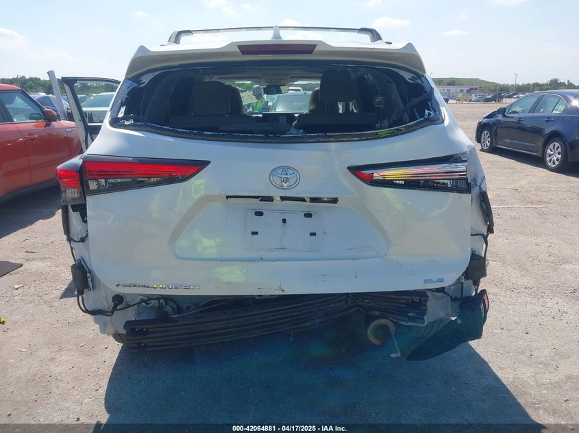 2021 TOYOTA HIGHLANDER XLE - 5TDHZRAH7MS039396