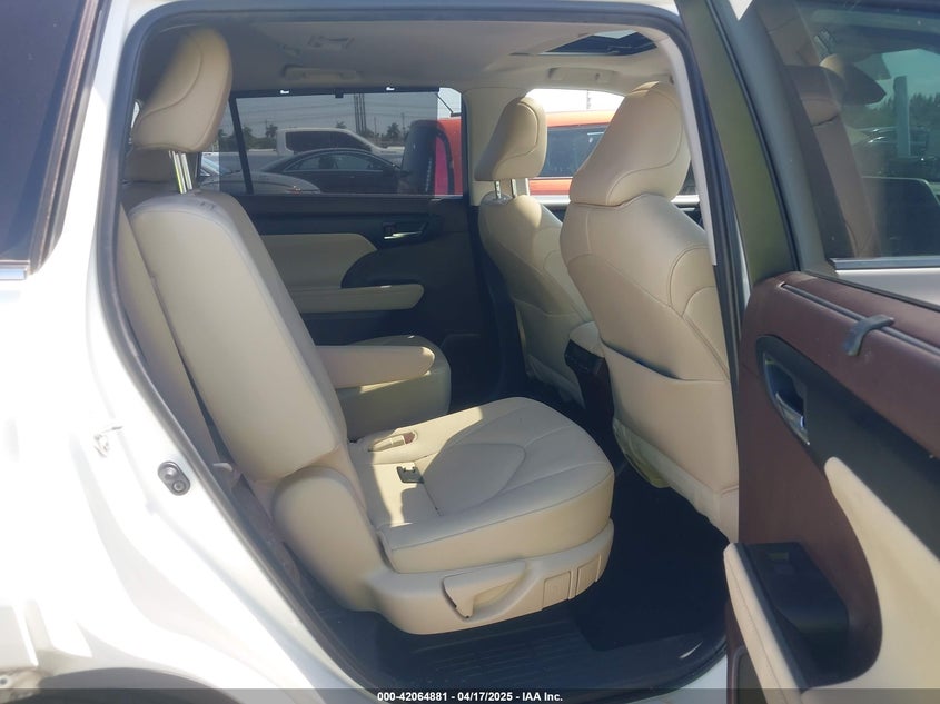 2021 TOYOTA HIGHLANDER XLE - 5TDHZRAH7MS039396