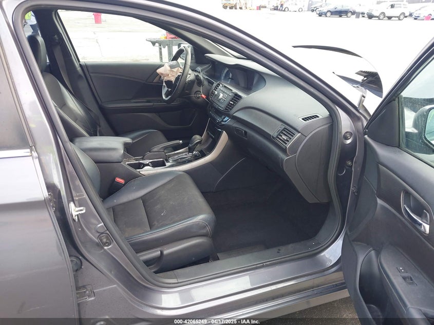 2017 HONDA ACCORD VIN: 1HGCR2F59HA190373