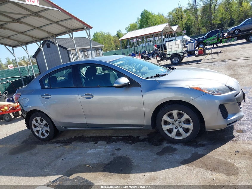 2013 MAZDA MAZDA3 I SPORT - JM1BL1U82D1709356