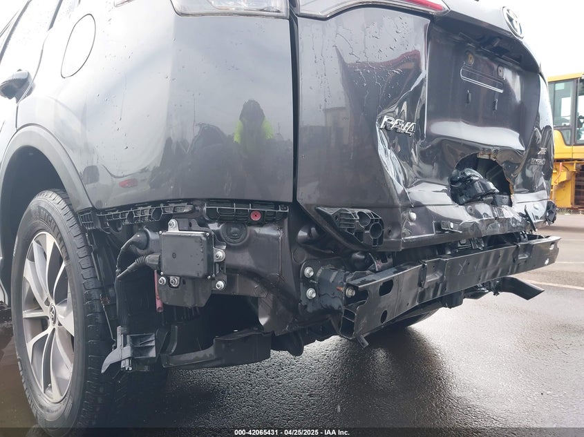 2017 TOYOTA RAV4 HYBRID XLE - JTMRJREV2HD136275