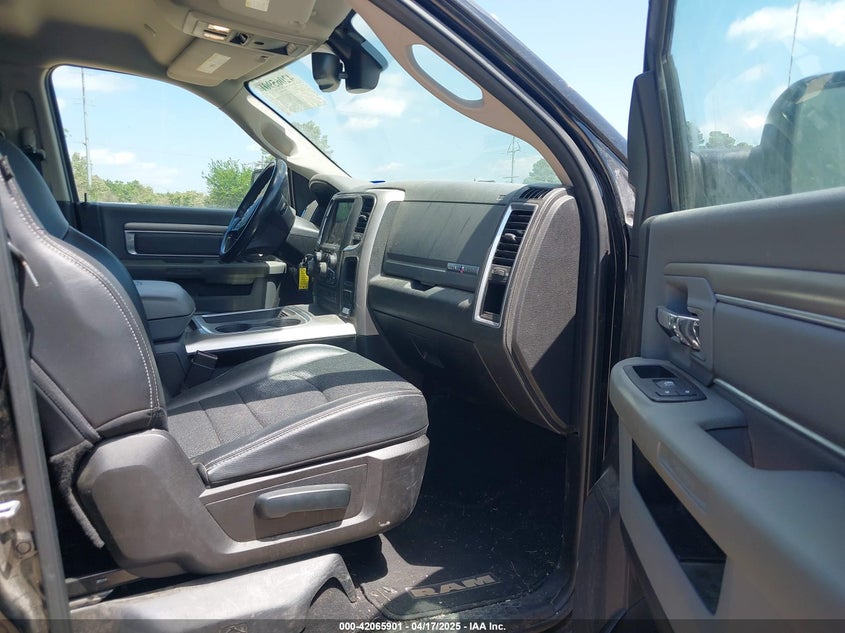 2019 RAM 1500 CLASSIC VIN: 1C6RR6LT7KS604858