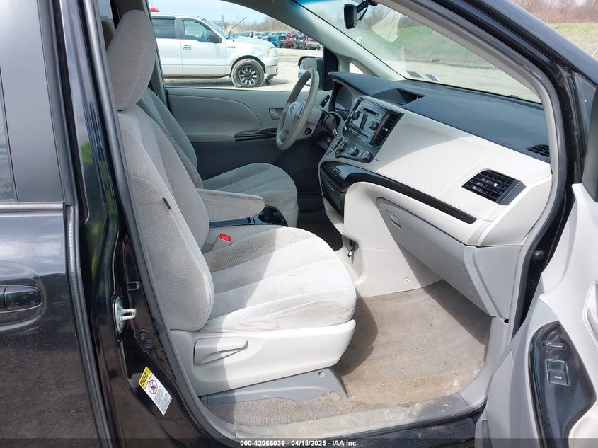 2011 TOYOTA SIENNA VIN: 5TDKK3DCXBS069710