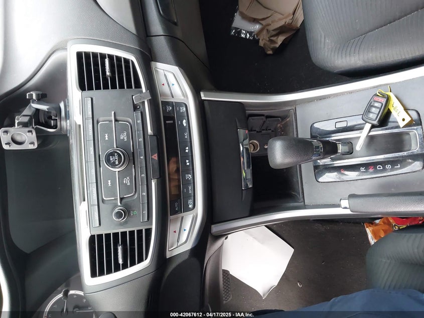 2015 HONDA ACCORD VIN: 1HGCR2F38FA107589